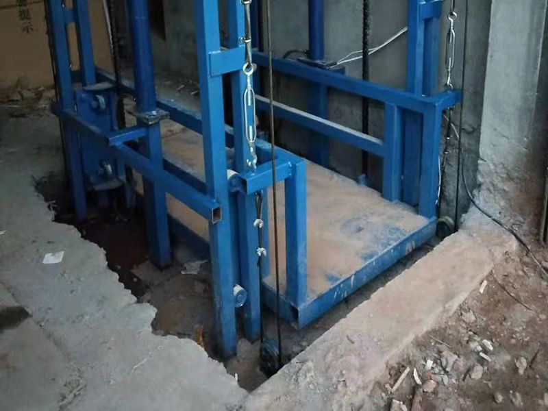 導(dǎo)軌式液壓升降載貨平臺(tái)